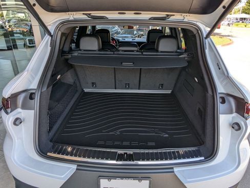 Certified 2025 Porsche Cayenne image 22