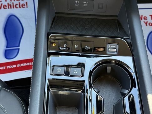 Certified 2025 Nissan Murano SL image 32