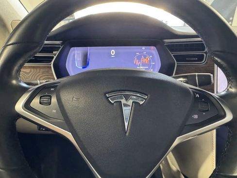 Used 2018 Tesla Model X 75D image 18