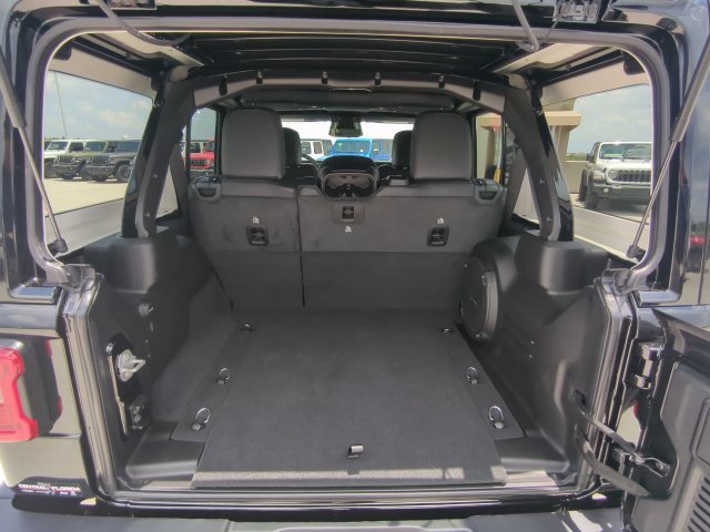 New 2026 Jeep Wrangler Unlimited Sahara AWD/4WD image 14