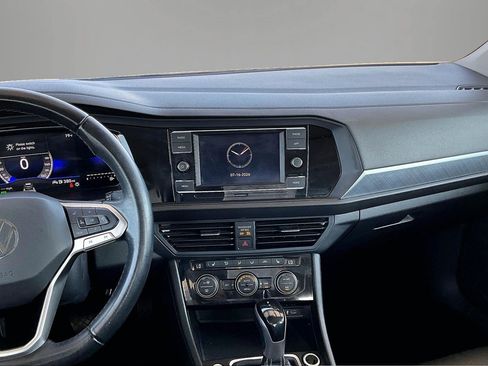 Used 2024 Volkswagen Jetta SE FWD image 9
