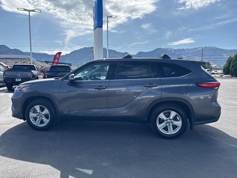 Used 2020 Toyota Highlander LE AWD/4WD image 6