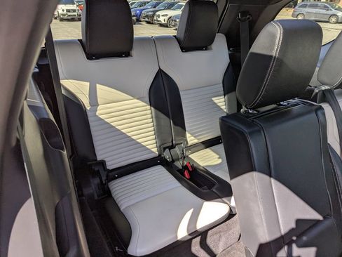 Used 2022 Land Rover Discovery S R-Dynamic AWD/4WD image 46