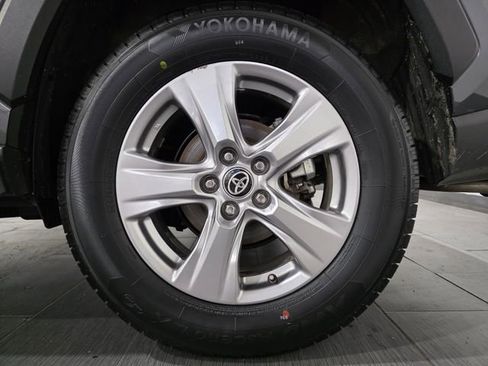Used 2025 Toyota RAV4 XLE AWD/4WD image 23