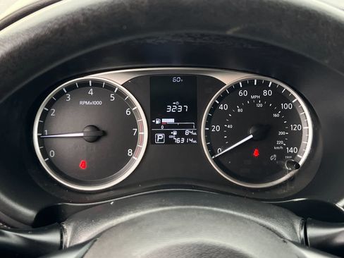 Used 2018 Nissan Kicks S image 24