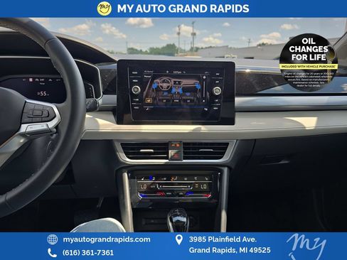 Used 2025 Volkswagen Taos SEL w/ Black Wheel Plus Package AWD/4WD image 18