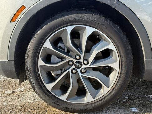 Certified 2023 Lincoln Nautilus Reserve image 9