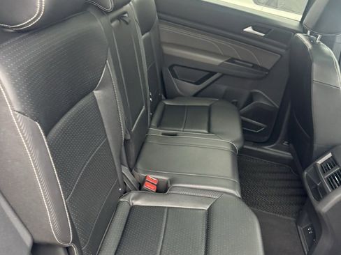 Used 2021 Volkswagen Atlas Cross Sport SE w/ Panoramic Sunroof Package image 10