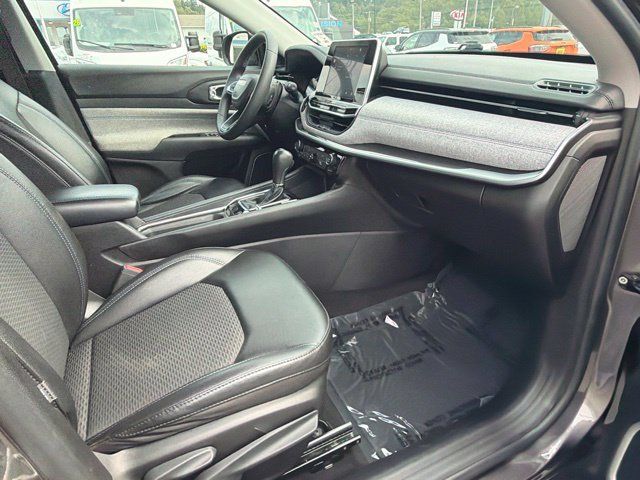 Used 2022 Jeep Compass Latitude AWD/4WD image 9