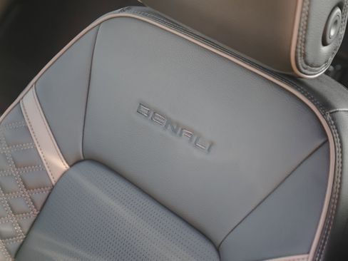 New 2026 GMC Canyon Denali image 13