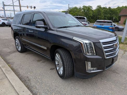 Used 2017 Cadillac Escalade Platinum AWD/4WD image 7