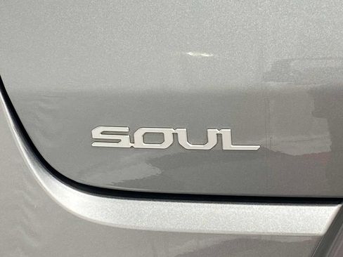 Used 2025 Kia Soul LX w/ LX Technology Package FWD image 8
