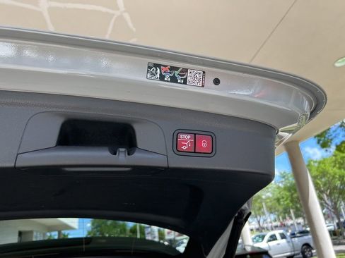 Used 2024 Mercedes-Benz GLE 350 4MATIC image 34