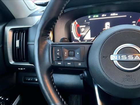 Used 2023 Nissan Pathfinder Platinum image 11