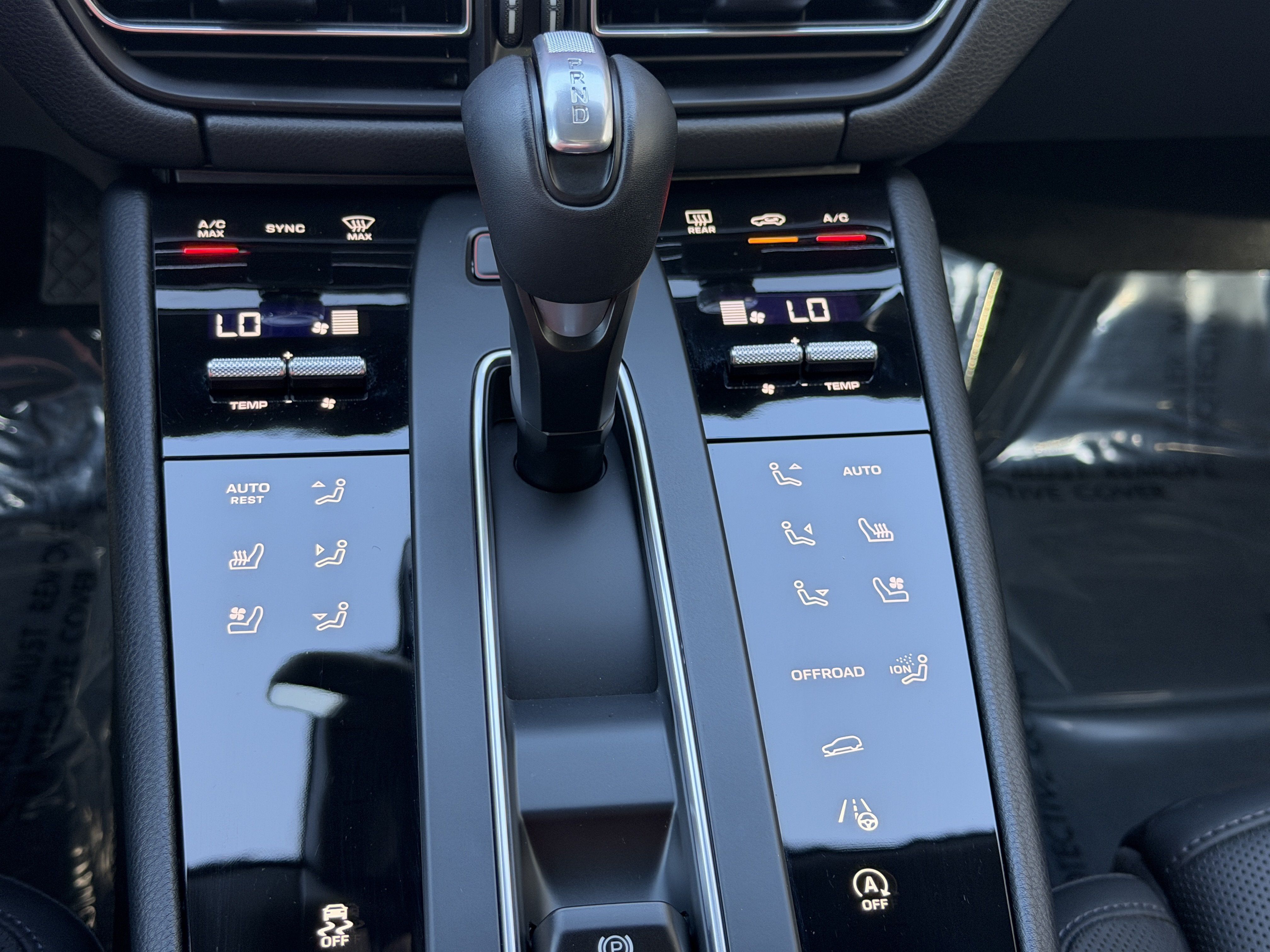 Certified 2026 Porsche Macan AWD/4WD image 29