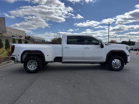 Used 2024 GMC Sierra 3500 Denali w/ Technology Package image 11