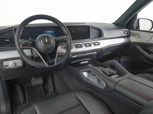 Used 2024 Mercedes-Benz GLS 450 4MATIC image 18