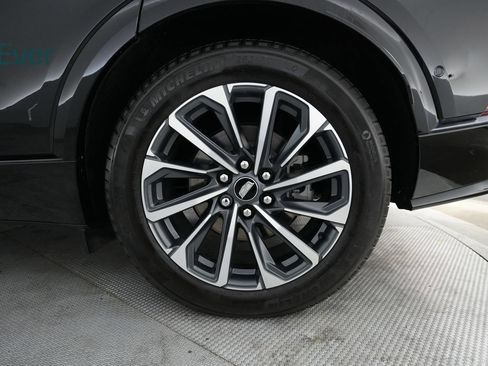 Used 2024 Cadillac Lyriq Sport RWD image 9