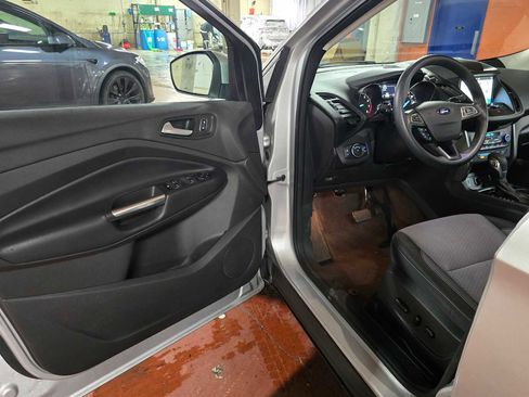 Used 2019 Ford Escape SE image 20
