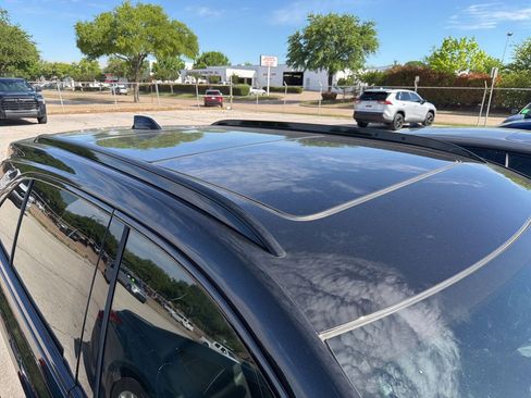 Used 2025 Cadillac XT4 Sport image 5