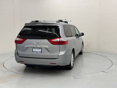 Used 2017 Toyota Sienna AWD image 5