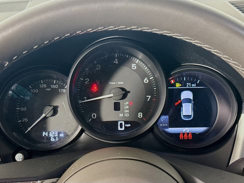 Used 2023 Porsche Macan image 16