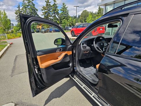 Used 2022 BMW X7 xDrive40i w/ Premium Package AWD/4WD image 21