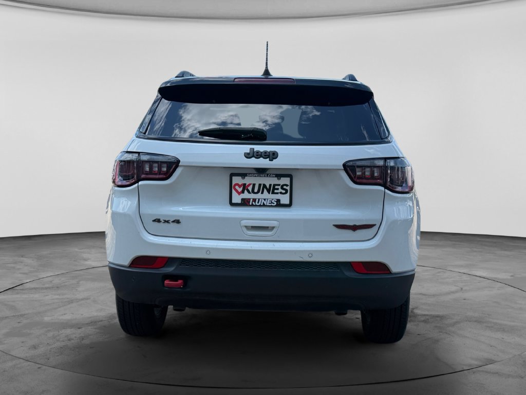 Used 2025 Jeep Compass Trailhawk AWD/4WD image 8