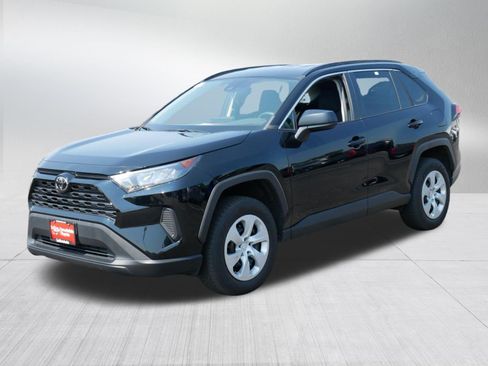 Used 2021 Toyota RAV4 LE AWD/4WD image 3
