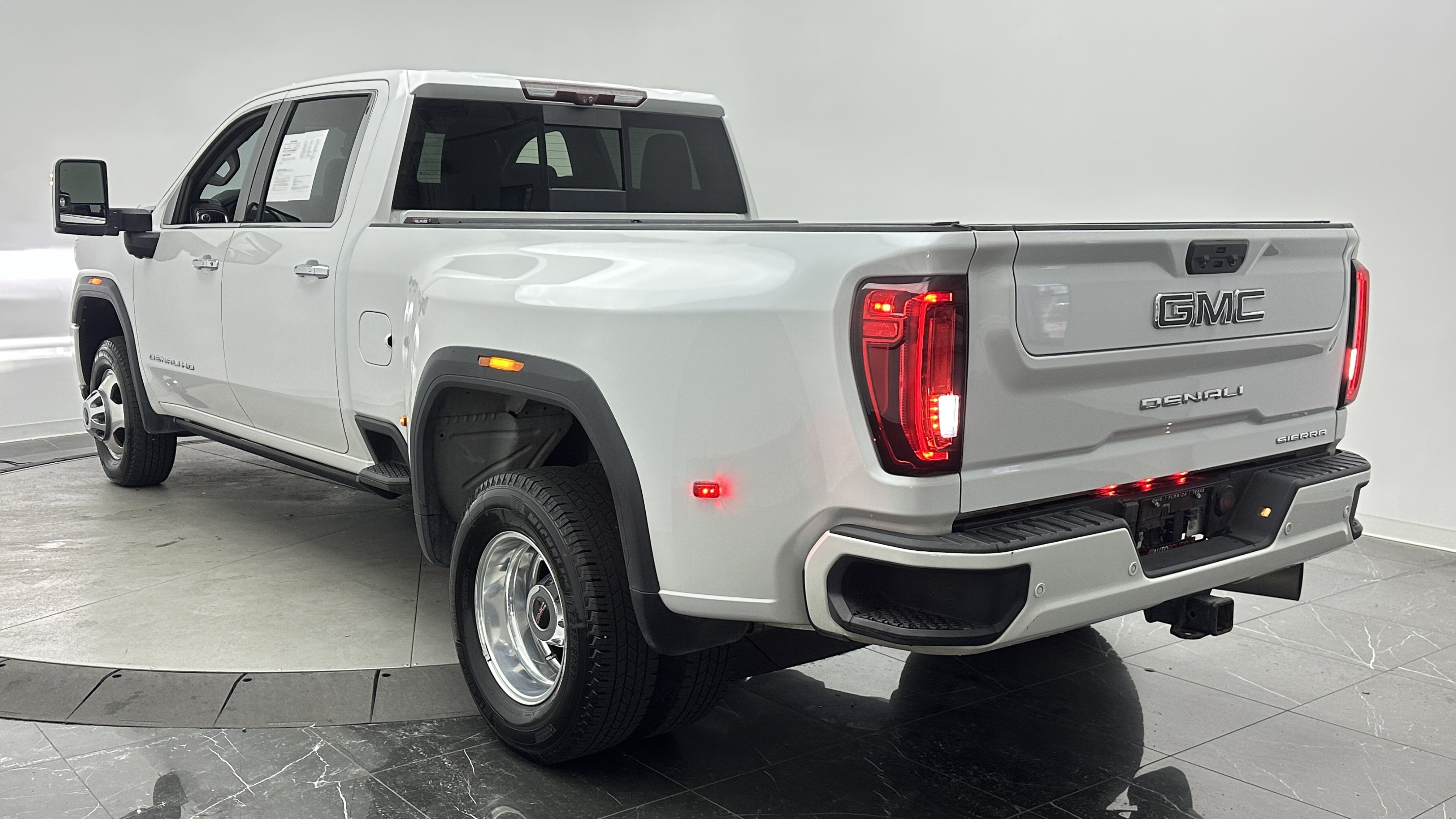 Used 2022 GMC Sierra 3500 Denali w/ Denali Ultimate Package AWD/4WD image 8