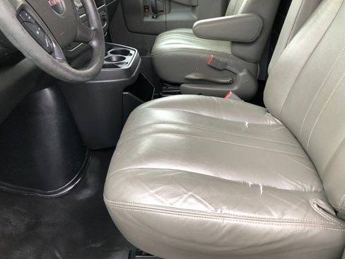 Used 2016 GMC Savana 3500 image 18