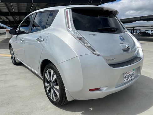 Used 2017 Nissan Leaf SV w/ Premium Package image 12