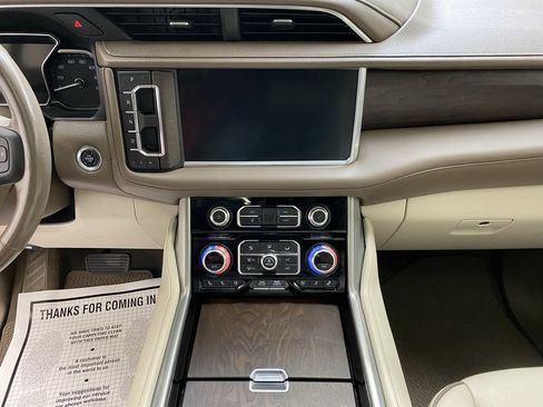 Used 2021 GMC Yukon Denali w/ Denali Premium Package image 28