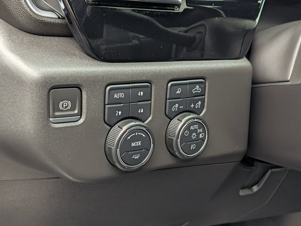 Used 2022 Chevrolet Silverado 1500 LT Trail Boss w/ LT Trail Boss Premium Package AWD/4WD image 17