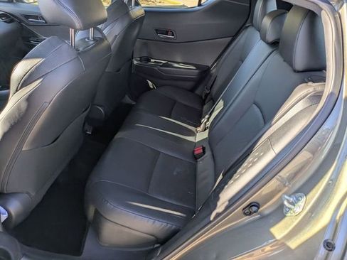 Used 2021 Toyota C-HR XLE image 16