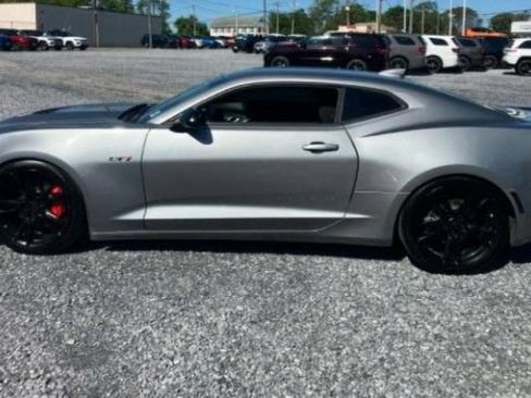 Used 2023 Chevrolet Camaro LT w/ Technology Package RWD image 2