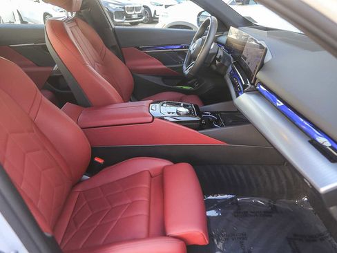 Used 2025 BMW i5 eDrive40i w/ M Sport Package image 13