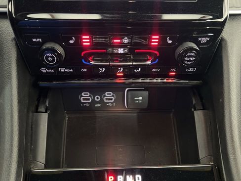 Used 2025 Jeep Grand Cherokee Altitude image 14