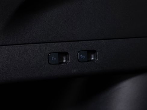 Used 2021 Tesla Model Y Long Range image 23