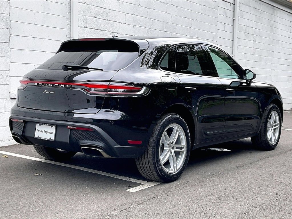 Certified 2023 Porsche Macan AWD/4WD image 17