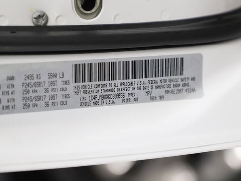 Used 2019 Jeep Cherokee Trailhawk w/ Cold Weather Group image 30