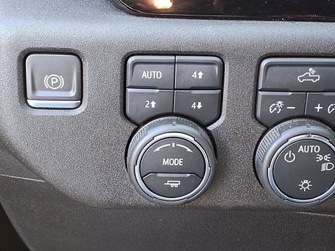 Used 2024 Chevrolet Silverado 1500 LT image 12