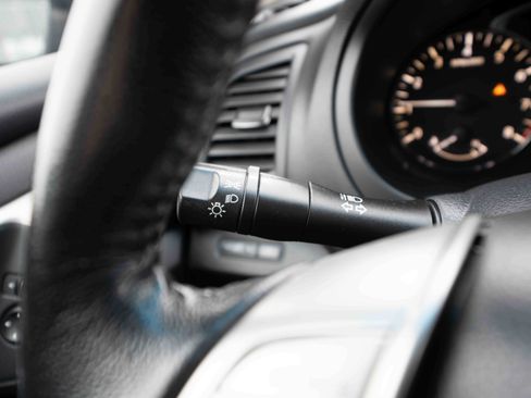 Used 2015 Nissan Altima 2.5 SV w/ Convenience Package image 13