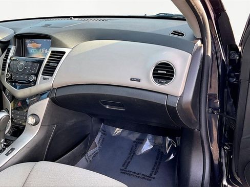 Used 2014 Chevrolet Cruze LT image 17