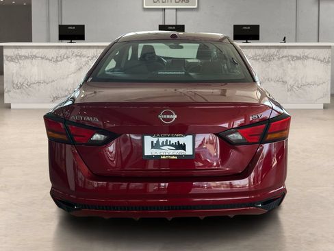 Used 2024 Nissan Altima 2.5 SV FWD image 4