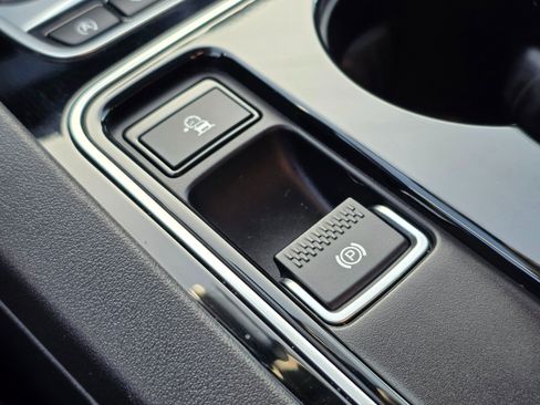 Used 2017 Jaguar F-PACE Prestige image 34