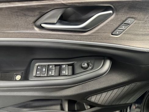 Used 2023 Jeep Grand Cherokee Limited w/ Luxury Tech Group II AWD/4WD image 25