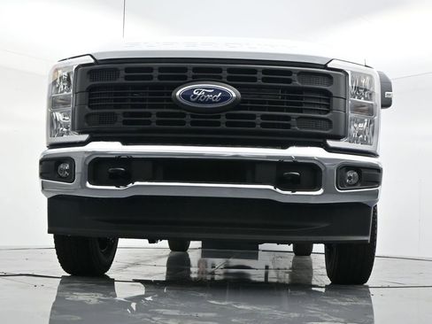 New 2026 Ford F250 XL w/ XL Chrome Package image 46