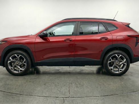 Used 2025 Chevrolet Trax LT FWD image 5