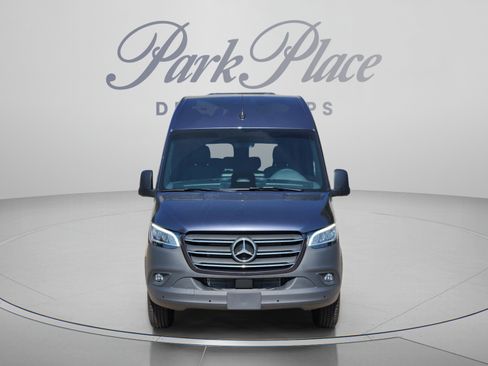 Used 2025 Mercedes-Benz Sprinter 2500 image 5